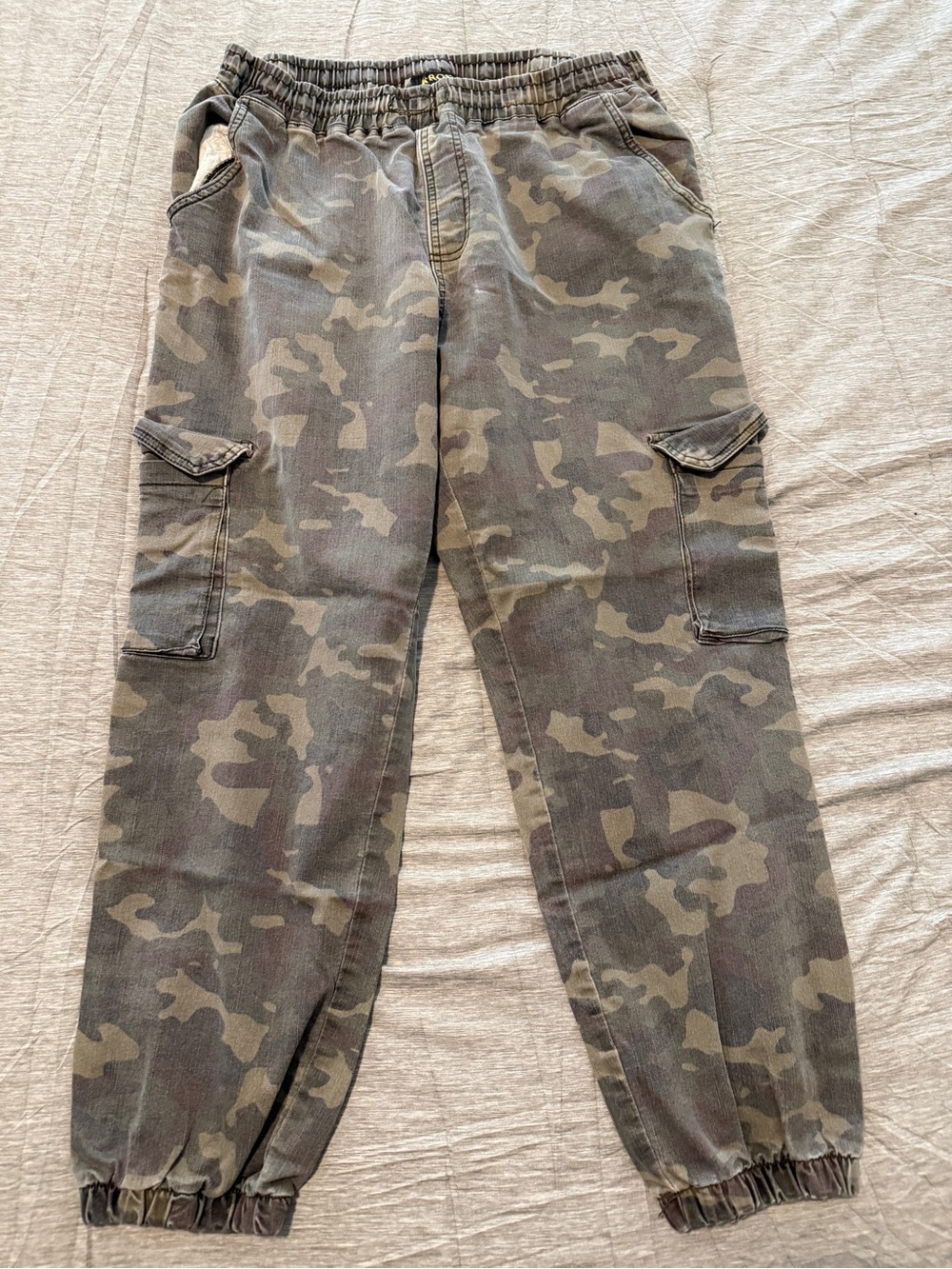 Men's Distressed Camouflage Jogger Pants - Olive Camo